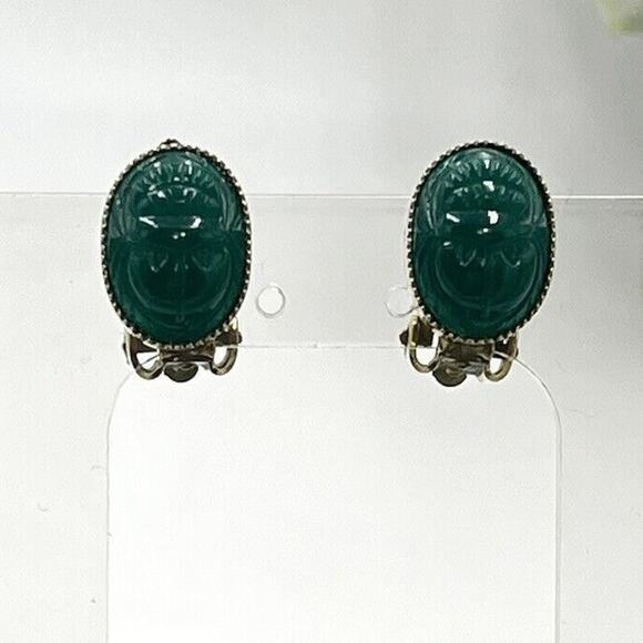 Vintage Green Swirl Glass Carved Scarab Gold Tone Protection Clip-on‎ Earrings - Picture 1 of 12